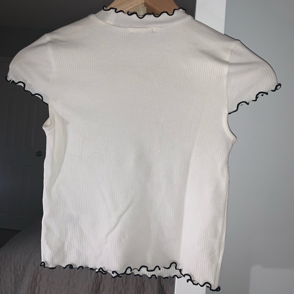 Discontinued Aritzia •Sunday Best• White and Black Trim Baby Tee - Picture 2 of 6